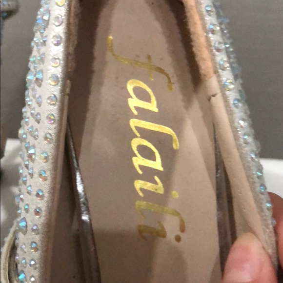 Size 6 diamond covered shoes only used once . - Picture 2 of 3